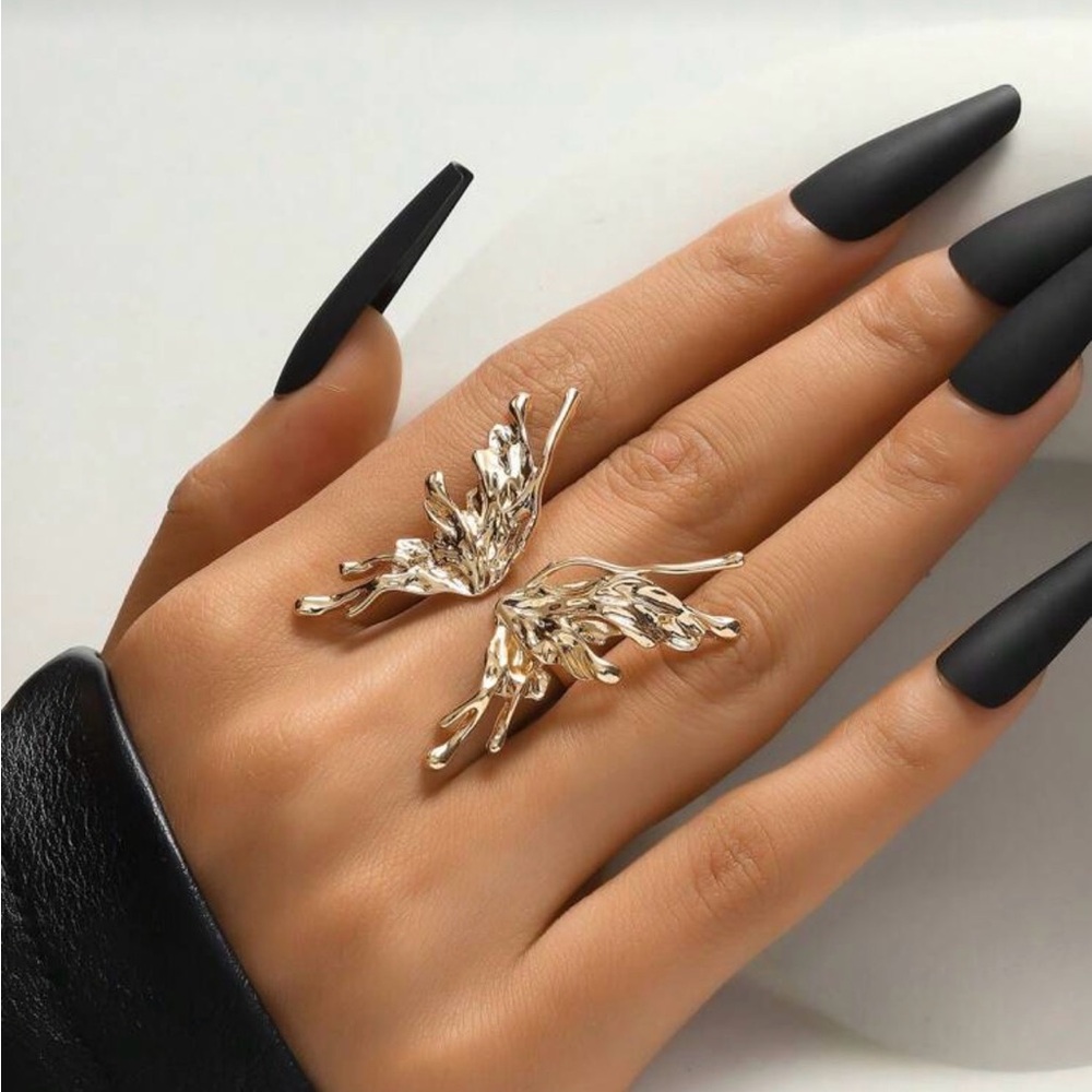 Elegant Gold Butterfly Ring